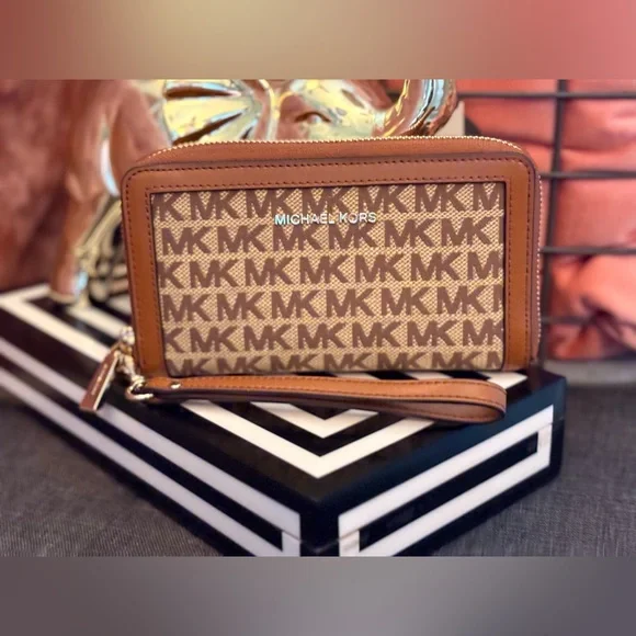 Michael Kors Jet Set Signature Logo Smartphone Wristlet Wallet - Picture 1 of 13